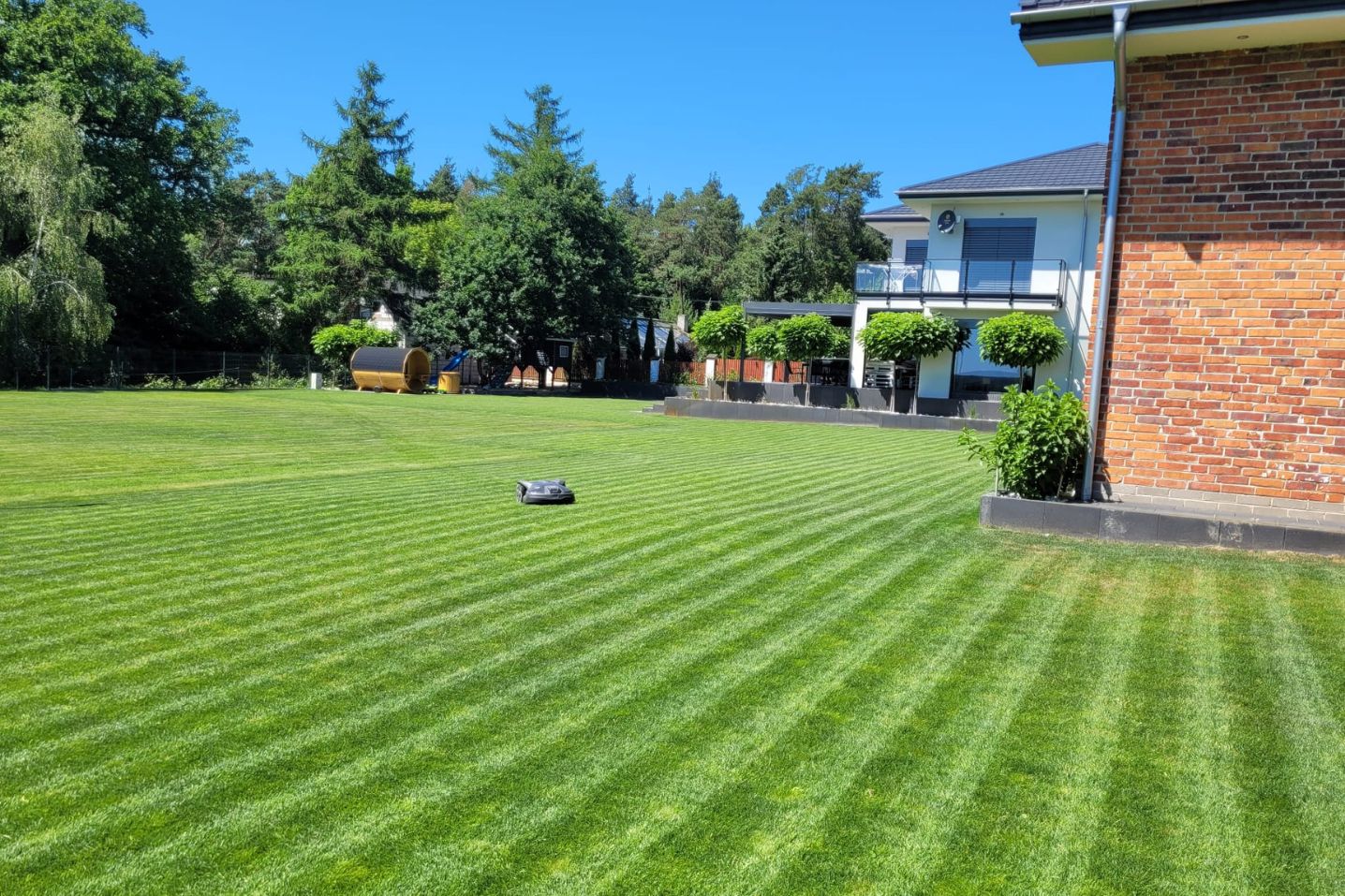 Montaż robota koszącego Husqvarna 430X NERA – kompletna usługa od A do Z